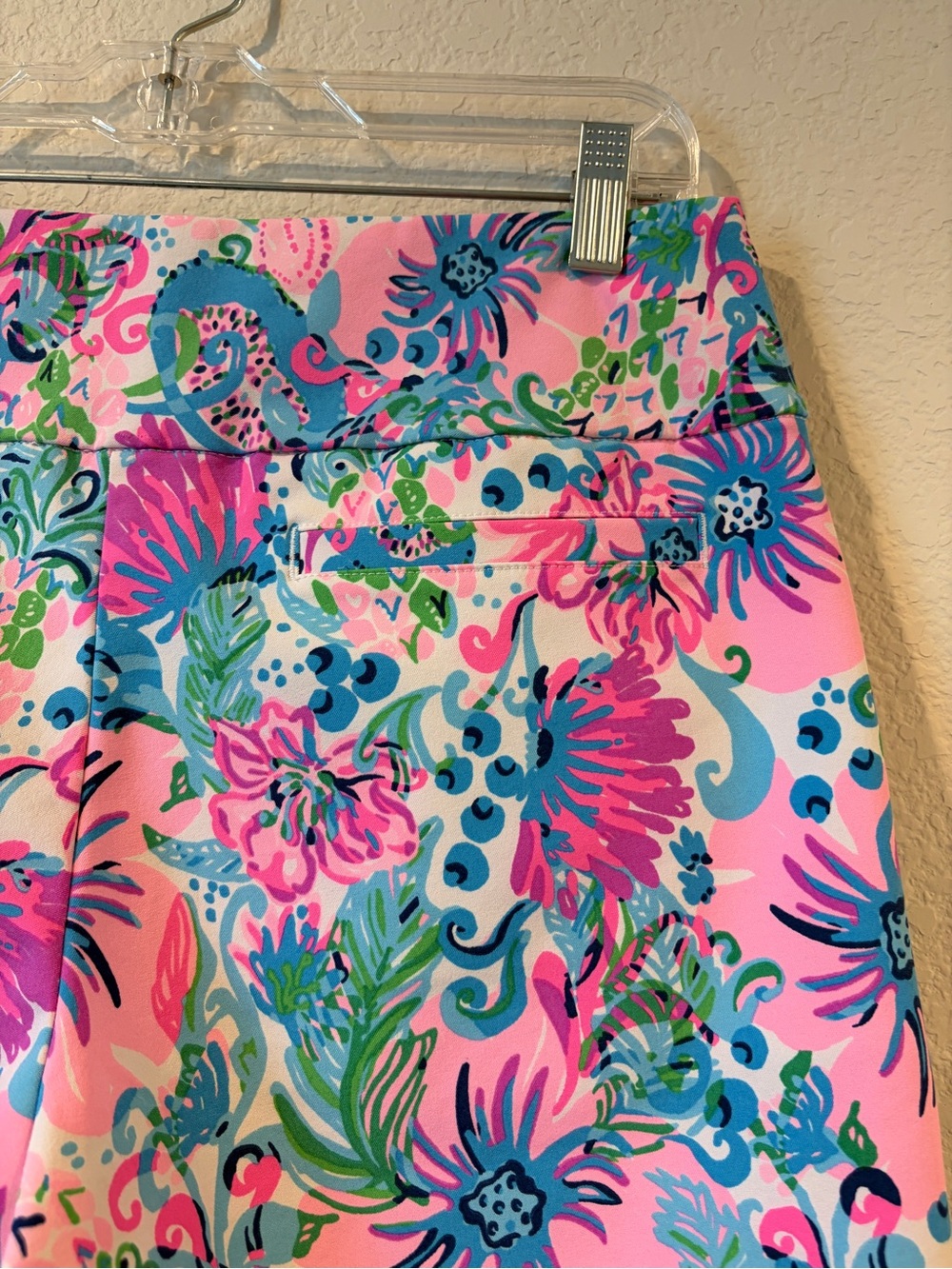 Lilly Pulitzer Women’s Luxletic Reid Mandevilla Baby Paradise Petals Shorts - 8 - Picture 5 of 7